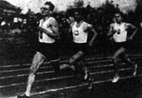 Istenes és Szabó között a világhírű Kucharski fut a 800 m-es verseny győztese