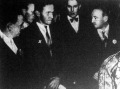 Richard Hauptmann, a Lindbergh bébi állítólagos gyilkosa detektívek között
