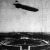 A Hindenburg óriás Zeppelin a stadion felett a megnyitó délelőttjén