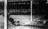 A magyarok első gólja. Titkos hatalmas lövése tizennyolc méterről beröpül a német kapuba
