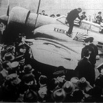 Két fiatal, ismeretlen japán ráduplázott Lindbergh bravurjára