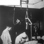 Röntgen-felvételt készítenek a beteg koponyájáról