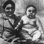 Ez a kép Kutna asszonyt és hat hónapos Steffa nevű fiát mutatja be.
