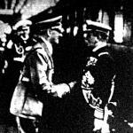 A Kormányzót megérkezésekor Hitler kancellár a kieli pályaudvaron kézfogással üdvözölte