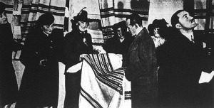 Vitéz Keresztes-Fischer Ferenc felesége meglátogatta Losoncon a Nógrádi Palóc Háziipar telepét.