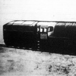 A német gépipar legújabb remeke ez az áramvonalas, nyolctengelyes mozdony, amelyet a Hamburg-Berlin vonalon 1938-ban helyeztek üzembe. Az óriás méretű gép óránkint 180 kilométeres sebességet ért el.