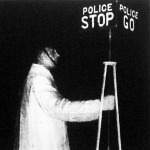 A gyakori elsötétítések alatt gyöngefényű, hordozható rendőri jelzőlámpákat kellett felállítani az angol vidéki városokban is.