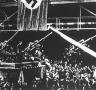 Hitler vezér a német fegyverkezési munkásokhoz beszédet tartott egy berlini gyár szerelési csarnokában.
