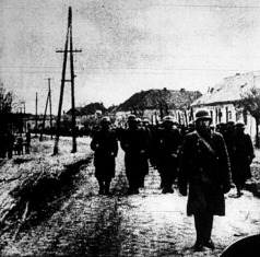 A magyar honvédség bevonul a felszabadult Zenta városába