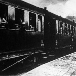 Sebesültszállító vonat érkezése a Déli-pályaudvaron