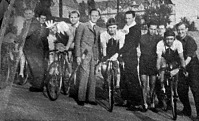 A Postás győztes csapata - Pelvássy, Nótás, Szabó László szakvezető, Schmiedt, Gere.jpg