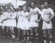 A Ferencváros csapata 1945 decemberében - Kéri, Kubala, Sipos, Mike, Lakat, Sárosi III., Sárosi dr..jpg