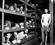 A náci-pokol rabjai a tábor felszabadításakor