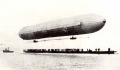 A Zeppelin a tó fölött