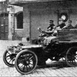 Az első motoros mentőautó