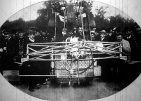 Santos Dumont (jobb) a Deux Amerique ballon kosarában