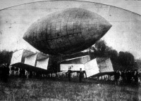 Santos Dumont legujabb modellje. A 14. számu ballon formáju repülőgép a bemutatkozás előtt