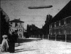 Zeppelin gróf léghajója a Bodeni-tó mellett