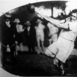 Amerika súlydobó bajnoka. John Flanaggen, a híres atléta, világrekordot ér el a kalapácsvetésben.