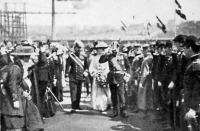 Ferencz Ferdinánd trónörökös és neje az ünnepélyre érkezik