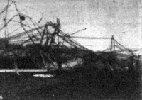 A felrobbant és elpusztult Zeppelin-féle kormányozható léghajó romjai