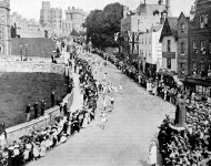 A londoni olimpiászról. A marathoni futók indulása Windsorból