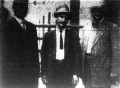 Costabille Giuseppe ( a középen álló férfi ) a fekete kéz vezére