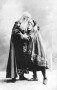 Vizvári Gyula a Lear királyban a bolond szerepében. (Lear: Szacsvay Sándor) Vizvári Gyula a Lear királyban a bolond szerepében. (Lear: Szacsvay Sándor)