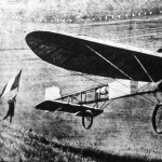 Bleriot Lajos francia aviatikus gépével angol területen le akar szállni