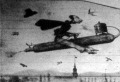 1850-ben viczczlapokban ekkép gunyolták ki a gőzló-vat. Kávéfőzőgép, klisztir, kályhacső stb. zagyva egyvelegben alkották ezt a kigunyolt gőzlovat a mely ma a szárazföldi közlekedésnek elsőrangu, sokféle formában kihasznált eszköze. Gunykép a tudomány haladásáról