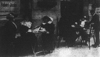 A koldus asszony és a két neveletlen gyermeke a kávéházban