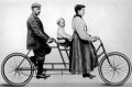 Családi tandem 1896-ból. 