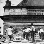 Betonkeverő munkások az Operaház tetején
