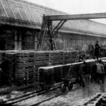 A Lánczhíd új részeinek vasúti kocsikra rakása a diósgyőri vasgyárban