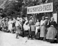 Háborus jótékony intézmények Budapesten: ebédre várakozók sora Háborus jótékony intézmények Budapesten: ebédre várakozók sora