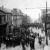 Az angliai bányászsztrájk (1912): sztrájkolók egy szinház bejárata előtt