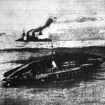 Itt bemutatjuk a tengeralatti naszád keresztmetszetét, abban a pillanatban, amint kiveti a torpedót a dreadnought ellen