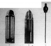 1. A shrapnell,magyarul kartács nevű löveg hosszmetszete. A fehér kockák a lövegben lévő golyók átmetszetei 2. A gránát nevű löveg rajza 3. A kézi gránát képe. A hosszú acélrúdnál fogva helyezik bele a gyalogsági fegyver csövét