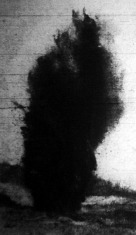 Szárazföldi akna képe a robbanás pillanatában