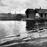 Szétlőtt ház a Duna partján
