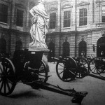 Zsákmányolt angol ágyúk a berlini Zeughaus (hadi múzeum) udvarán