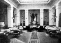 Az 1910-es évek szállodai eleganciáját idézi dr. Pajor szanatóriumának hallja Budapesten