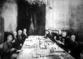 A haditanács tajai, a bal oldalon azangolok, Lloyd George, Balfour, Asquith, Grey, ajobbon a franciák, Briand, Galliani, Joffre, Lacaze