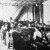 A Henry Clay gyárban leányok eltávolítják a dohánylevél
