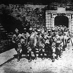 A németek fogolycsapatot vezetnek a laoni czitadellába