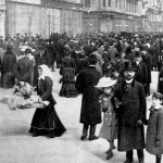 Vasárnapi déli korzó a Kossuth Lajos utczában a háború előtt