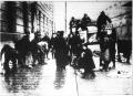 Ingyen faosztás az utcán 1919-ben Ingyen faosztás az utcán 1919-ben