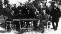 Az ülő sorban balról az első Rubinek Gyula