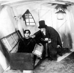 Jelenet a Doctor Caligari című filmből