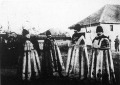 Jászszentgyörgyiek gyönyörű hímzésű subákban Jászszentgyörgyiek gyönyörű hímzésű subákban